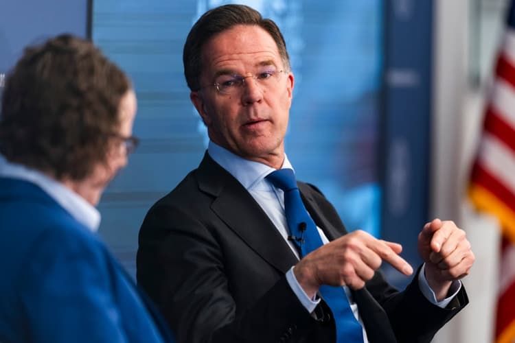 Novinarka Rutteja vprašala, ali bi za Trumpa še uporabil besedo očka. To je odgovor ...