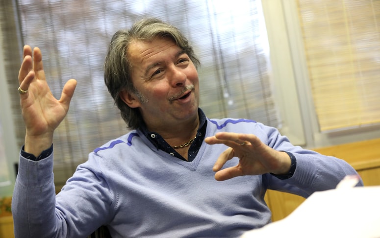 Magnifico: "Ne bežim od tega, kar sem. Sem Balkanec po rodu in marsičem in v tem ne vidim slabega. Če sam o sebi misliš, da si drek, potem najbrž tudi si. Nič ne morem narediti, če sem Balkanec, skušam najti tiste dobre strani na Balkanu, ki jih je v izobilju. Slabih tudi, ampak te smo že pokazali celemu svetu. Tam, kjer je veliko solza, jada in bede, tam je tudi največ veselja, sreče, ljubezni. Ker vaga deluje. Kjer je malo joka, je tudi malo veselja."