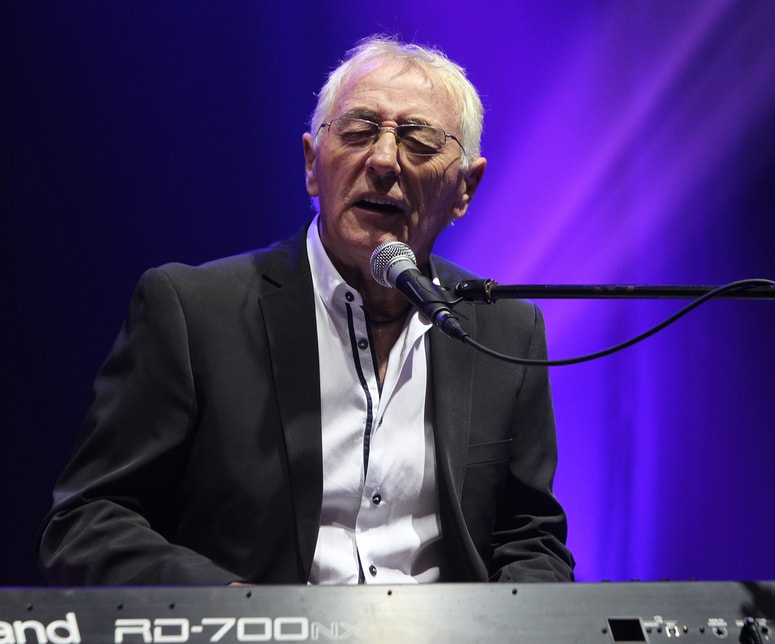 Glavna fotografija članka:(FOTO in VIDEO) Legenda je odšla: Zaspal je Oliver Dragojević