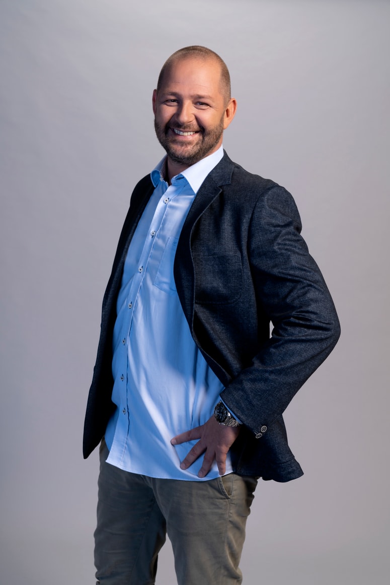 "Nisem pretirano strasten navijač, razen seveda za domačo reprezentanco," pravi Dani Bavec.