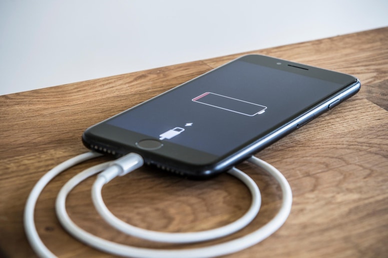 Glavna fotografija članka:Mi sprašujemo, vi odgovarjate: Kaj je razlog, da se odločite kupiti novi mobilni telefon?