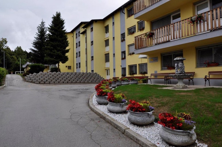 V Domu za varstvo odraslih Velenje bodo iz tri- in štiriposteljnih sob dobili največ dvoposteljne. Zaradi del bodo stanovalce za skoraj dve leti preselili. 
