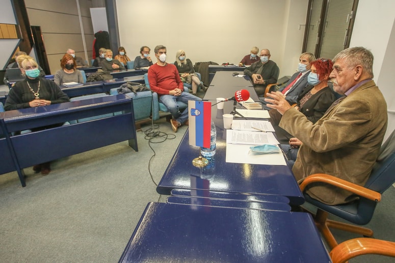 Mariborski predstavitvi zakona o volitvah v državni zbor bodo sledile še druge.
Foto: Tadej REGENT
