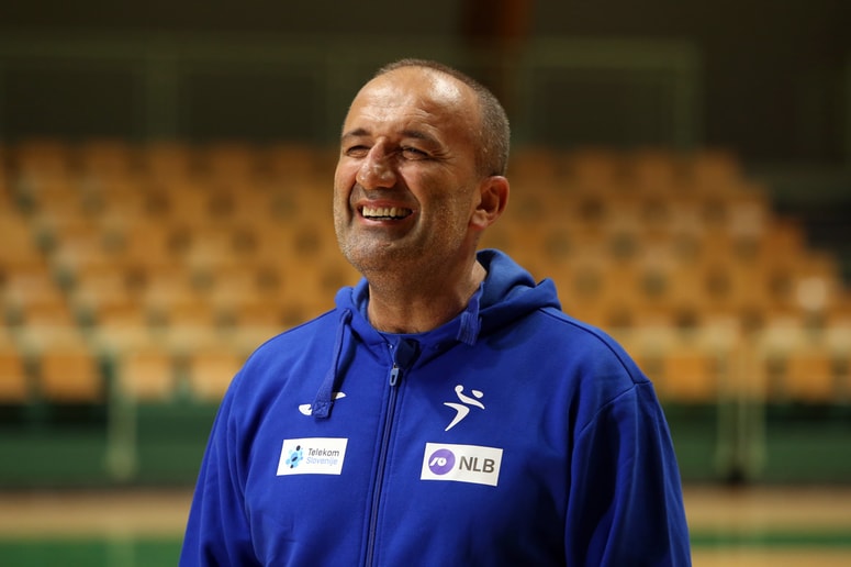 Dragan Adžić bo slovenske rokometašice odpeljal v Španijo, kjer bodo tekmovale s Črnogorkami, Francozinjami in Angolkami. Foto: SHERPA
