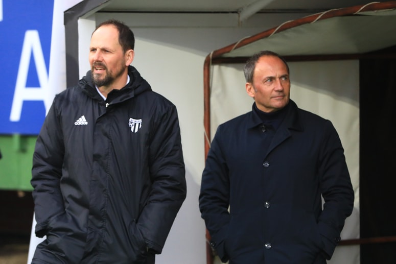 Kmalu bi se lahko zgodilo, da bosta oba trenerja, ki sta v zadnjem desetletju tvorila največje uspehe slovenskega klubskega nogometa, delovala v tujini.
