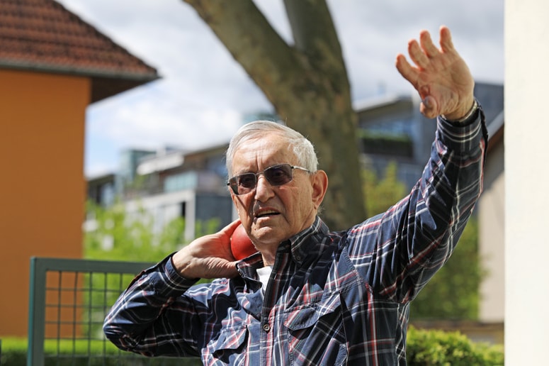 Met krogle vadi tudi na svojem vrtu v Mariboru, kjer živi zadnja leta.