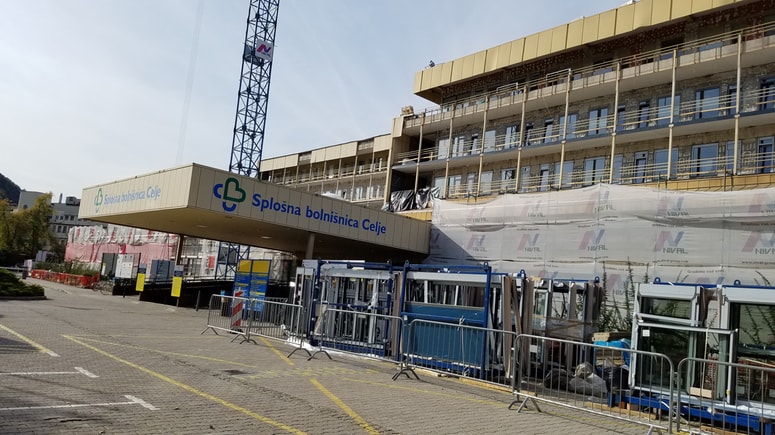 Celjska bolnišnica zaradi epidemije covida že prenaroča nenujne preglede svojim pacientov Foto: Gordana Possnig