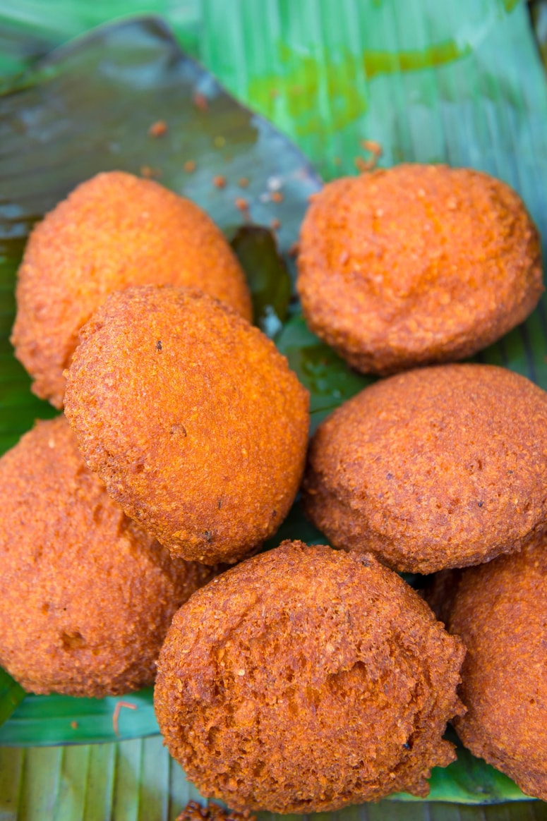 Fižolovi ocvrtki oziroma acarajé so ena najbolj priljubljenih uličnih posebnosti Brazilije.