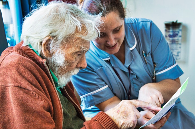 Glavna fotografija članka:Direktor Doma Danice Vogrinec: Trenutno z največjo težavo sestavljamo ekipe za naslednji dan