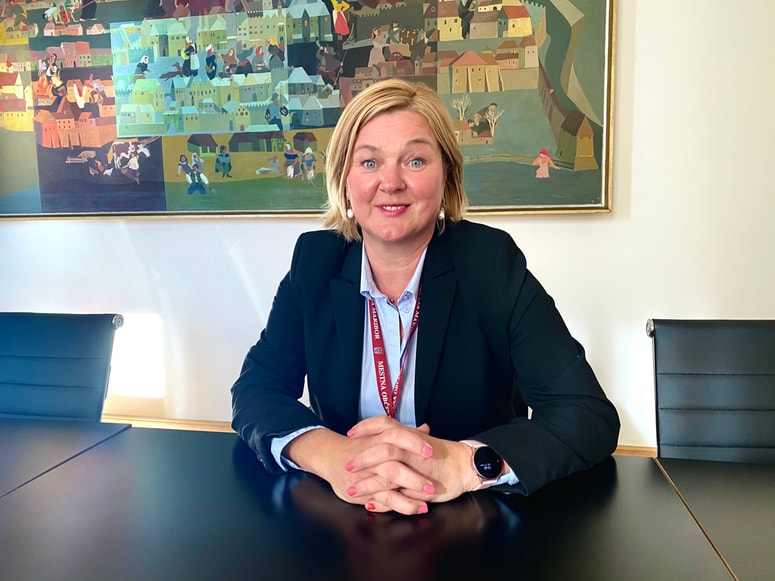 Suzana Fras je z vodenjem občinskega urada s 47 zaposlenimi začela včeraj. 