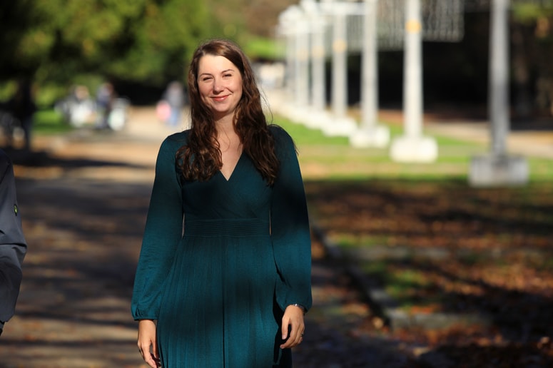 Glavna fotografija članka:(INTERVJU) Nina Medved: "Beremo vse več, a besedila vse slabše kvalitete, manj korenitega pomena za naša življenja"