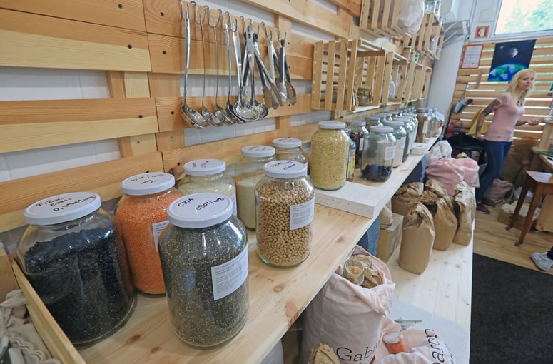 Z lanske otvoritve prenovljene zero-waste trgovine Zelena japka