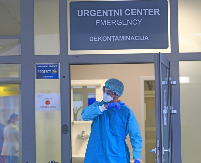 Glavna fotografija članka:Kapacitete za covid bolnike v UKC Maribor so zapolnjene: Čez vikend enormni priliv bolnikov