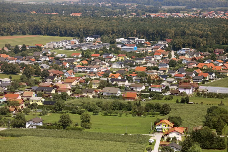 Ustavno sodišče je začasno zadržalo občinski odlok, s katerim so želeli v Rogozi (na posnetku) razpisati referendum.