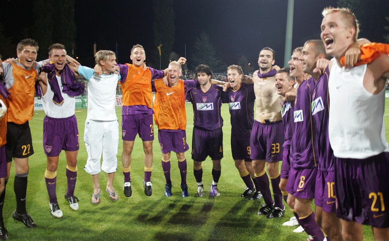 "Tako mladi in neizkušeni so bili, da niso vedeli, kje so, kakšna je veličina tiste ekipe Villareala," o ekipi iz leta 2006, ki je v finalu pokala Intertoto premagala Villarreal, razlaga Marijan Pušnik.