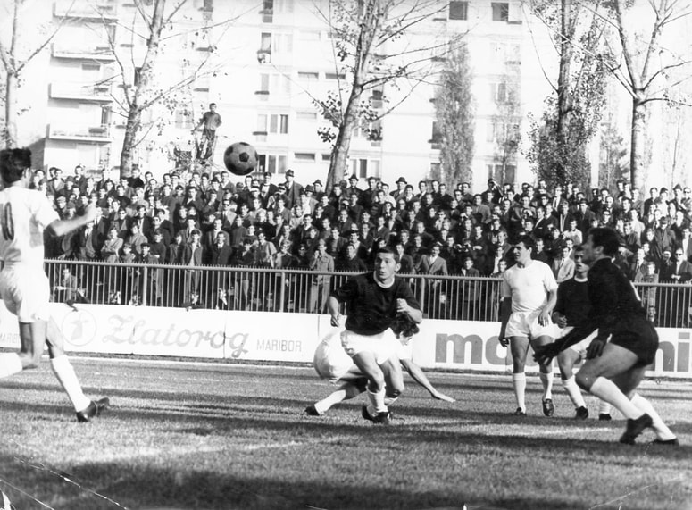 Tomislav Prosen (v sredini) je prvo pogodbo z NK Maribor podpisal leta 1962.