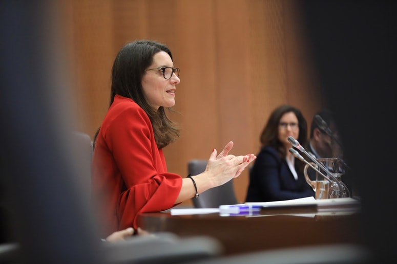 Glavna fotografija članka:"Te strokovne ocene ta trenutek nimamo." Simona Kustec napovedala nadaljevanje izobraževanja na daljavo