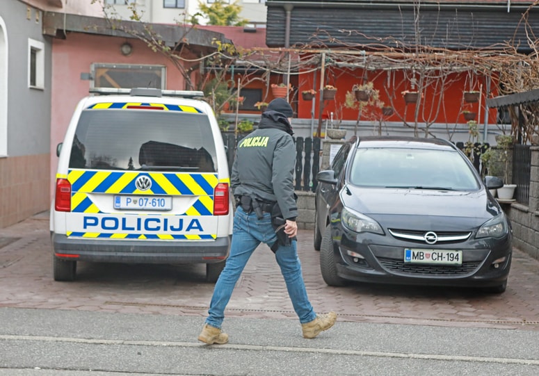 Policijska zaseda na Prvomajski ulici na Teznu. 