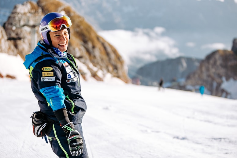 Bo Ilka Štuhec nasmejana zapuščala Val d'Isere? 