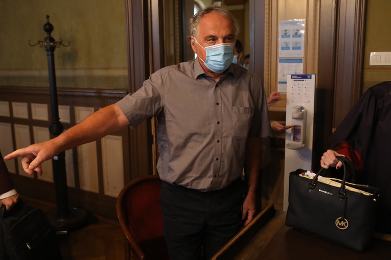 Nisem čisto dobro razumel sodbe, kaki dve minuti sem poslušal, potem mi je odvetnica povedala, da ... Lep dan je to," je po sodbi povedal Milko Novič. Foto: Jaka GASAR/DNEVNIK