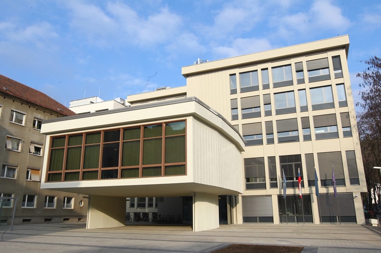 Glavna fotografija članka:(POGLED) Politično zavožen projekt COBISS.Net?