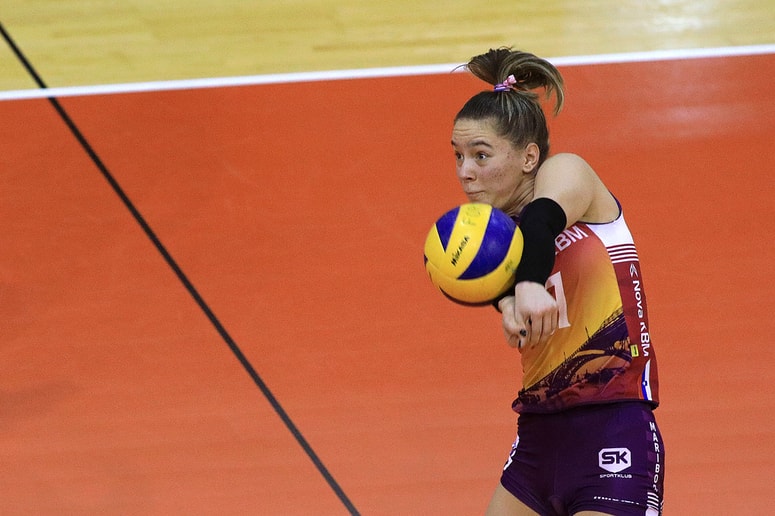 Glavna fotografija članka:Lorena Lorber Fijok tako vesela vrnitve na parket, da težko opiše