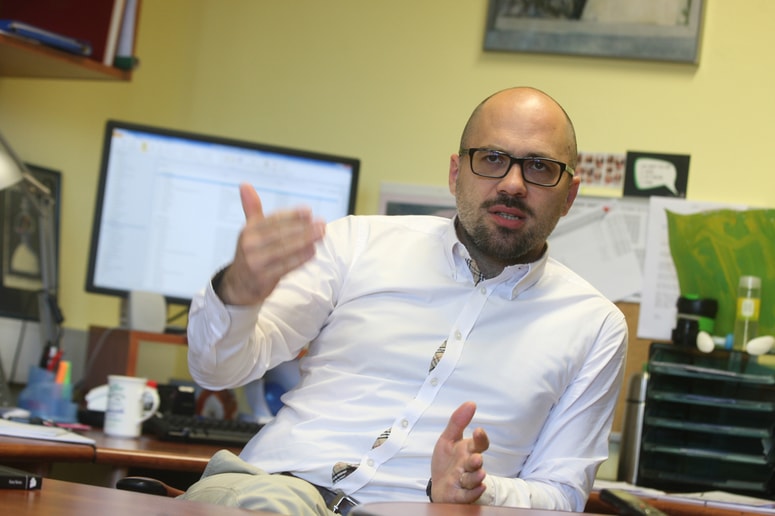 Glavna fotografija članka:(INTERVJU) Aleš Kuhar: Cene hrane so se zvišale, škarje pa se odpirajo, saj je razlika med ceno surovin in ceno živil v trgovini večja