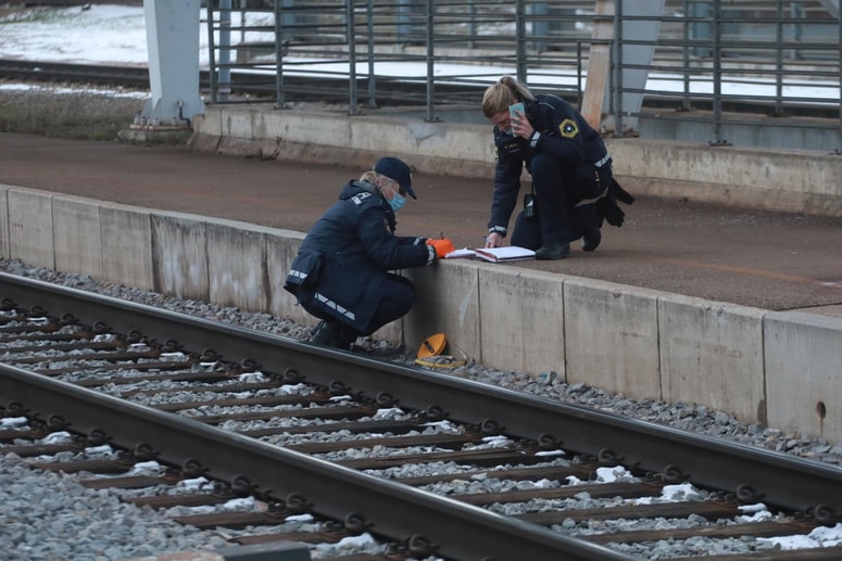 Glavna fotografija članka:Maribor: Vlak trčil v mladoletnico. Je bila tragedija posledica nevarnega izziva?
