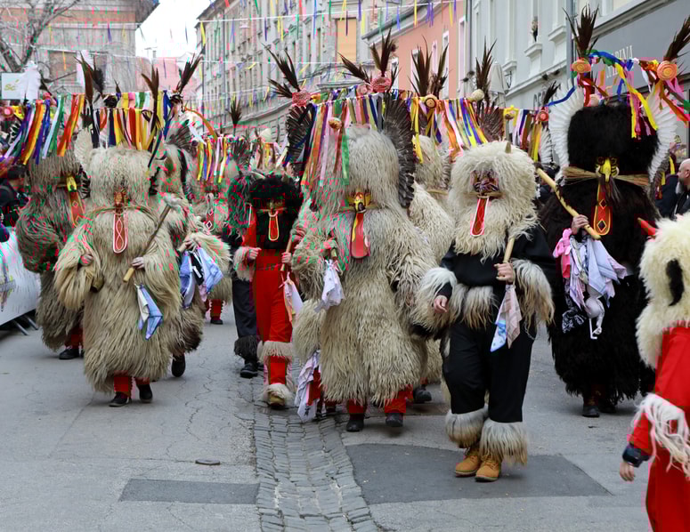 Prizorov, ki na Ptuj ob pustu običajno privabijo tisoče ljudi, letos ne bo. Foto: Igor NAPAST