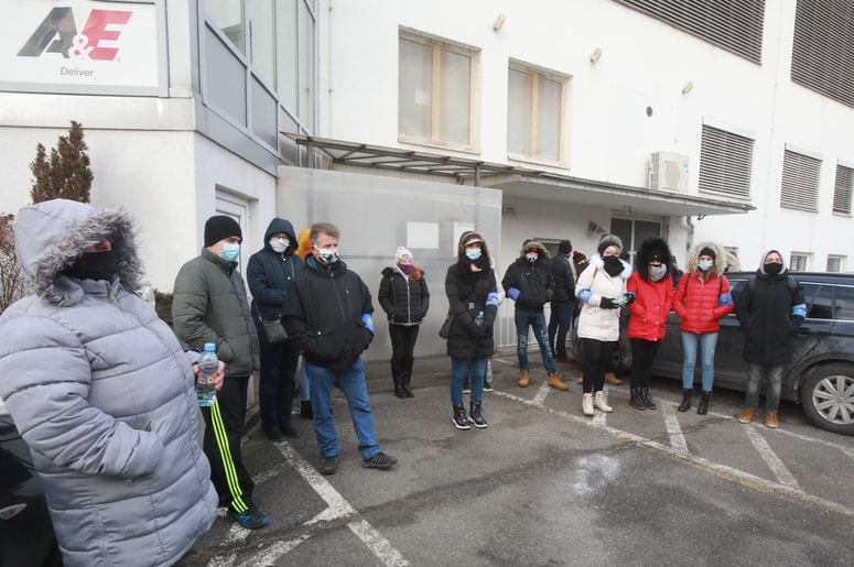 Maribor: izpred upravne zgradbe podjetja A&E Europe d.o.o.,Novakova ulica 6, Maribor, bosta med stavko podala izjavo za medije:• David Ažnoh, podpredsednik KSS Avtor: Igor Napast (foto: Igor Napast)