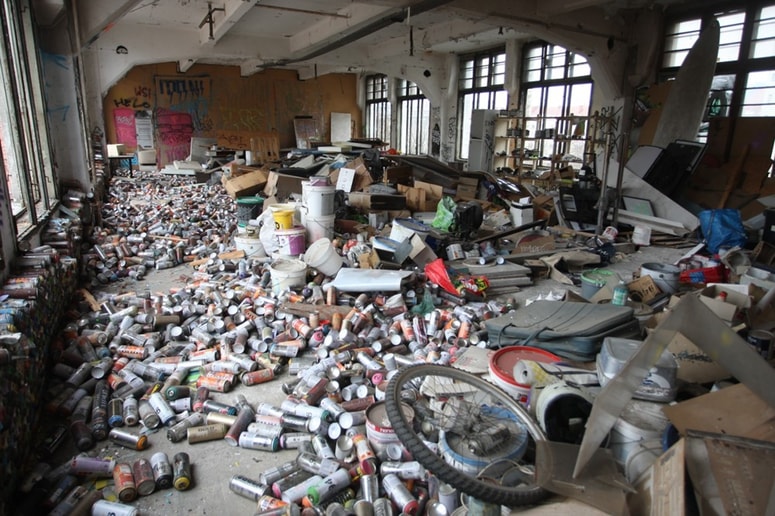 Glavna fotografija članka:(FOTO) Na MOL sporočajo, da so v Rogu odkrili tone smeti, kolesa, nove gospodinjske aparate, narkomanske igle ...