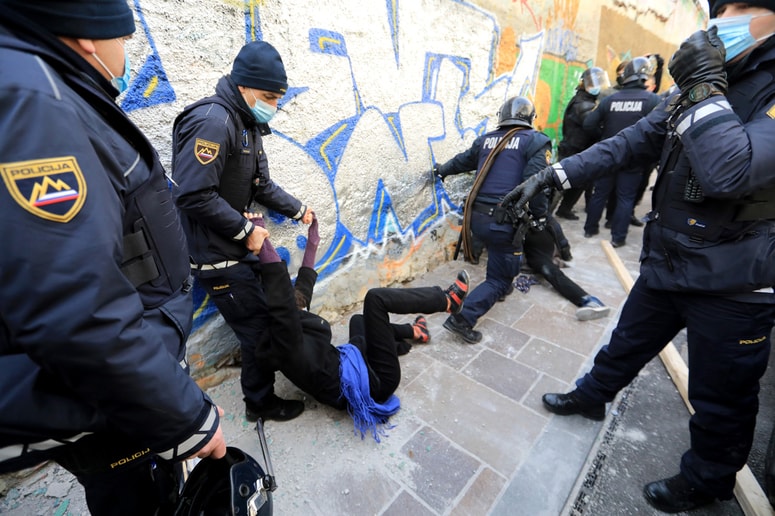 Policijsko posredovanje na območju nekdanje tovarne Rog