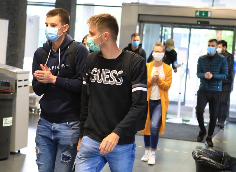 Glavna fotografija članka:Vlada le dala soglasje za vpis na fakultete. Janša: Povečali smo število vpisnih mest na medicino in računalništvo