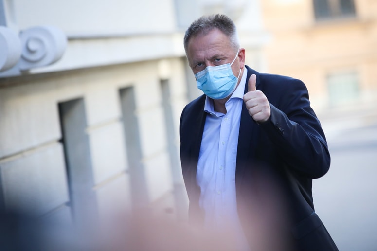 Glavna fotografija članka:Daleč je Irska