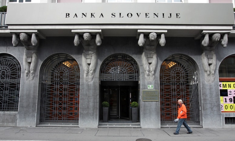 Denarne vloge prebivalstva na bančnih računih se še vedno povečujejo. 