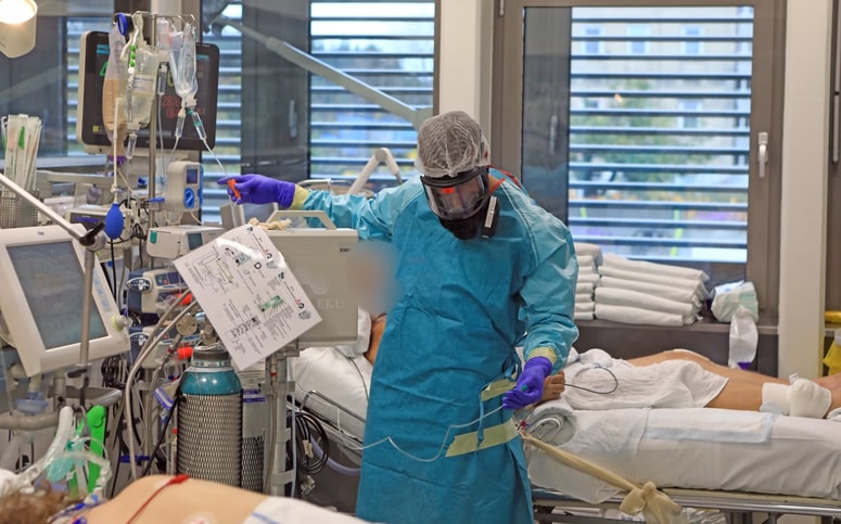 Pripravljavci menijo, da bi morali s ponujenimi milijardami pripraviti 18-mesečni program naložb in modernizacije javnega zdravstva. 