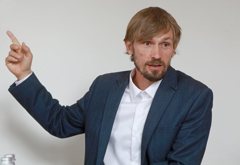 Srečko Đurov pravi, da so magične besede v državni upravi gremo na bolniško in mobing. Foto: Igor NAPAST