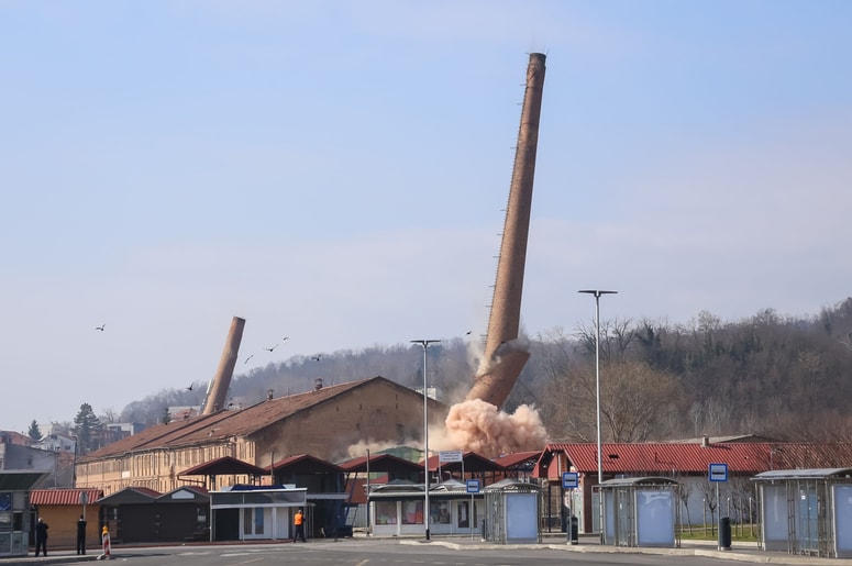 Glavna fotografija članka:(VIDEO) V Zagrebu z eksplozijami porušili nevarna dimnika