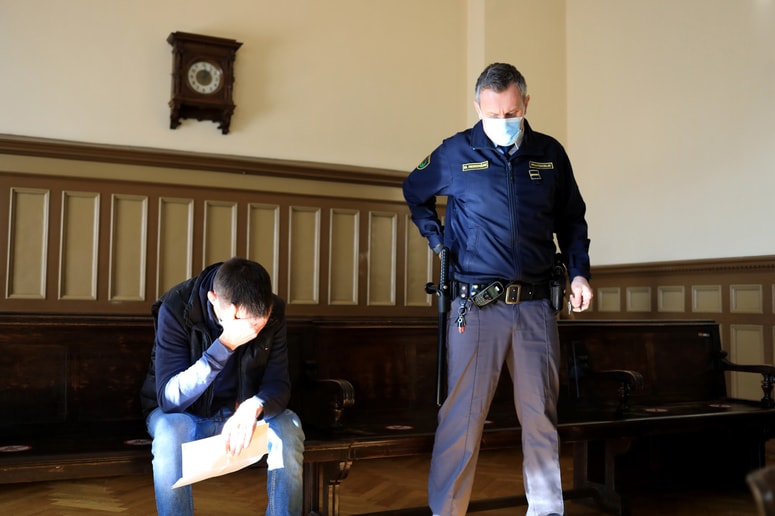 Obtoženi Simon Nose se je pokesal za sodelovanje pri trgovanju z drogo in je bil obsojen na štiriletno zaporno kazen. Foto: Robert BALEN