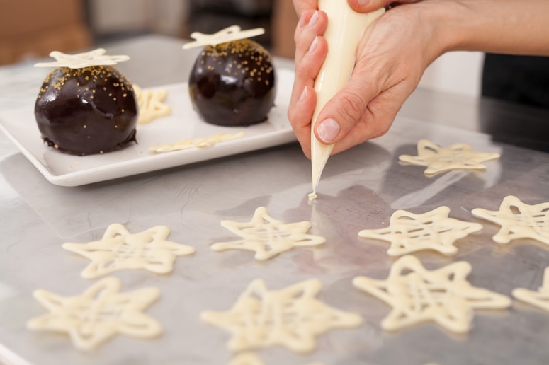 Glavna fotografija članka:Vroča delovna mesta v Mariboru in okolici: Pečete kruh? Vam slaščice gredo od rok? Znate šivati?