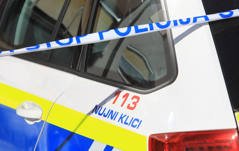 Glavna fotografija članka:Mladoletnika z neregistriranim skuterjem divjala na parkirišču, na kraj poklicali starše. Kaj pa kazen?