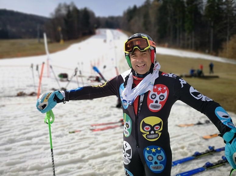 "Sem vzornik starejšim generacijam, da se ne vdajo staranju in ostanejo mladi čim dlje," pravi Hubertus von Hohenlohe. Foto: Miha DAJČMAN