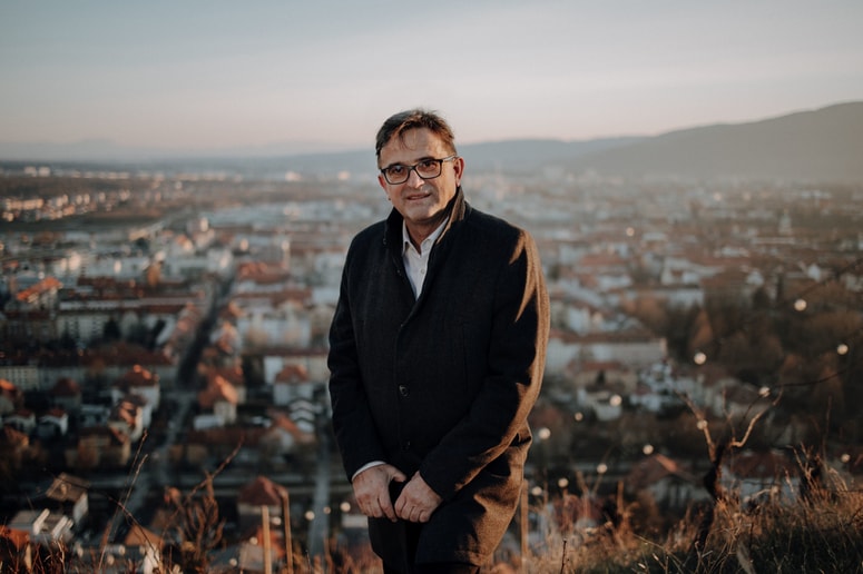 Dr. Maksimilijan Matjaž, novi celjski škof (na posnetku s Kalvarije), bo pogrešal Maribor. 