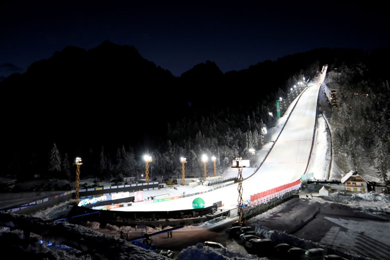 Tako je Planica decembra, prvič in zadnjič, žarela pod reflektorji, vse marčevske tekme pa bodo na dnevni svetlobi.