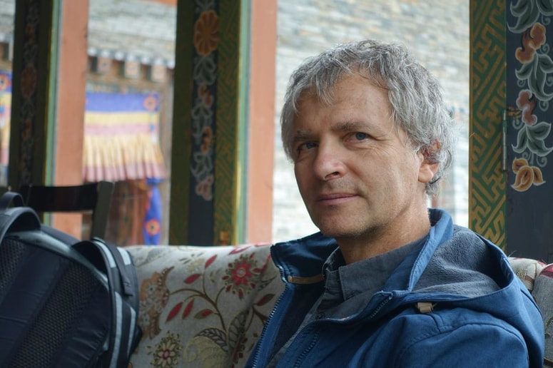 Amir Muratović je scenarist, režiser in montažer dokumentarnega filma Idealna mesta, ki bo premierno na sporedu na TV Slovenija danes, 23. marca, ob 20.50.
 