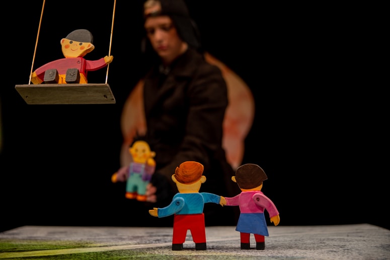 Veliki Ferdo z malimi človečki