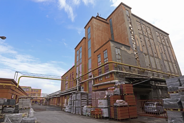 Zgradba nekdanje MTT v Melju