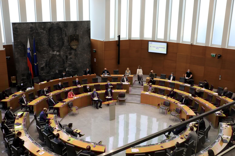 Glavna fotografija članka:DZ imenoval Tino Žumer za viceguvernerko Banke Slovenije