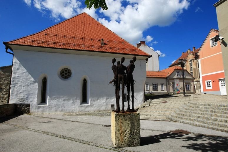 Pred dvema desetletjema je znova odprla vrata, pred desetletjem je postala Center judovske kulturne dediščine Sinagoga Maribor.