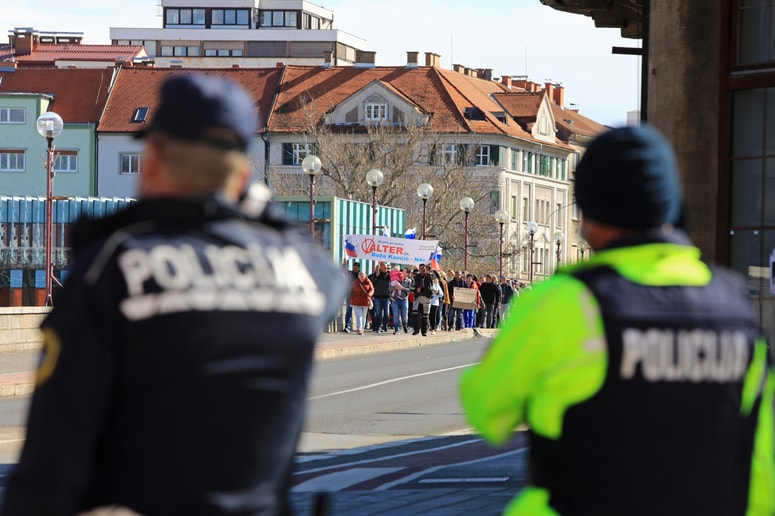 Glavna fotografija članka:Mariborski policisti opozarjajo pred novimi protesti